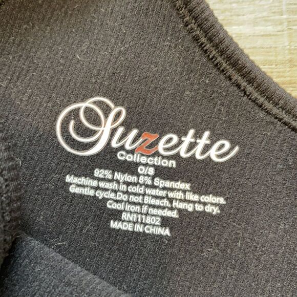 Bundle of Suzette Tops (Black & White) - Picture 6 of 6